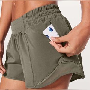 🍋Women’s Lululemon Hotty Hot Short Long 4” ⚠️NO LINER⚠️size 8 tall army green🍋